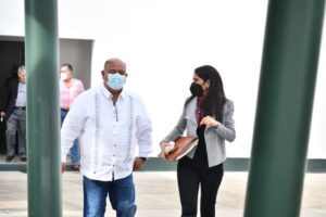 El secretario de Gobierno y la fiscal General, Eric Cisneros y Verónica Hernández respectivamente, al salir de reunión de Seguridad.