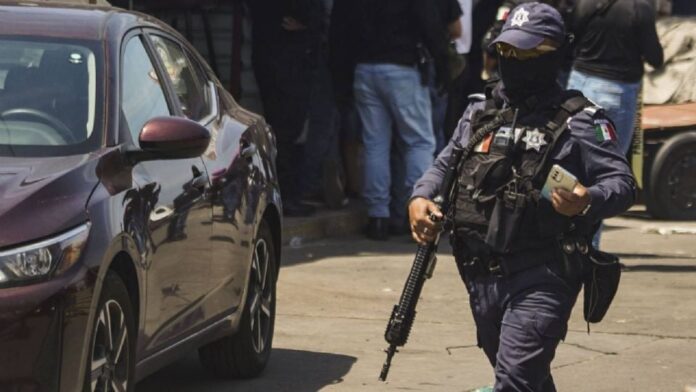 Veracruz-Inseguridad Plácido V.A, comandante de Tecolutla y antes guardia del alcalde pevemista Wenceslao Santiago Castro, privó de la libertad a dos conductores junto con Gerardo V.S.