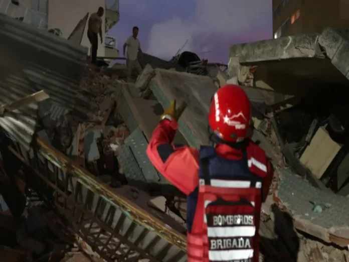 Título descriptivo del terremoto en Venezuela Terremoto en Venezuela causa daños en edificios y infraestructura con una magnitud de 7.1