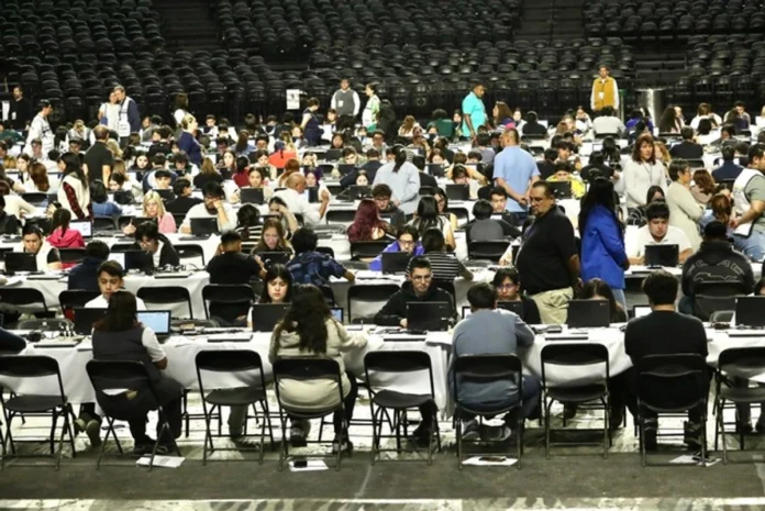 UNAM-SegOp Con esta convocatoria, la UNAM ofrecerá 2 mil 024 lugares en 66 distintos programas de licenciatura – de las cuatro áreas de conocimiento – a los 16 mil 543 aspirantes que, habiendo presentado el examen de control, no resultaron admitidos en la opción de su preferencia.